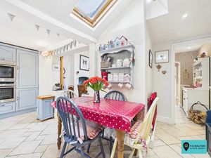 Kitchen/Breakfast Room- click for photo gallery